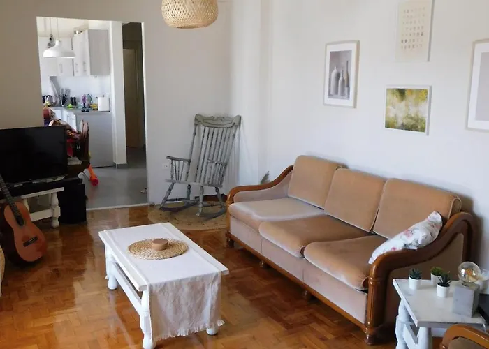 Spacious & Bright 2Brm Apartment